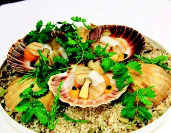 Морские гребешки с салом икинзой
